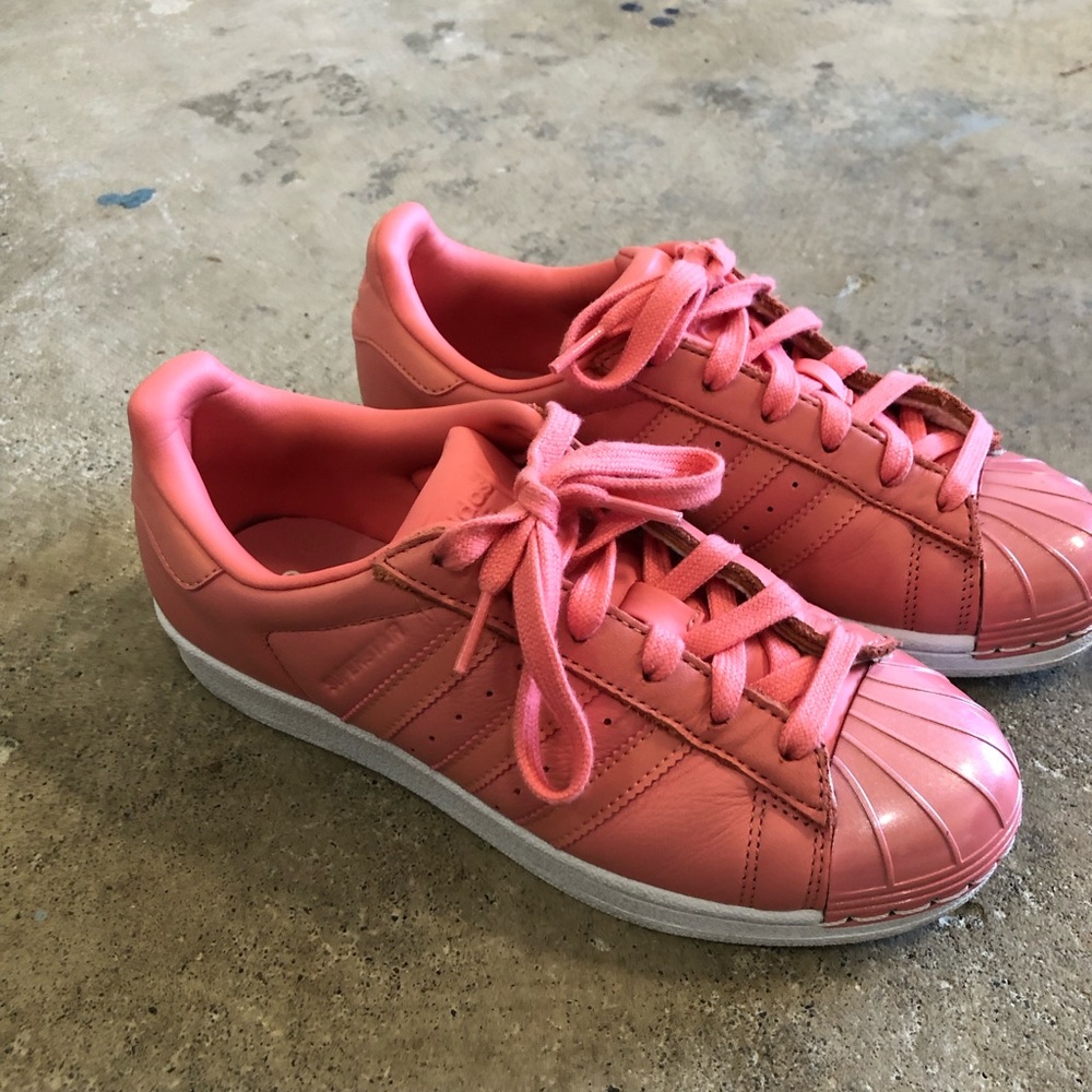 Adidas Women’s Coral Pink Leather Sneakers Size 5.5